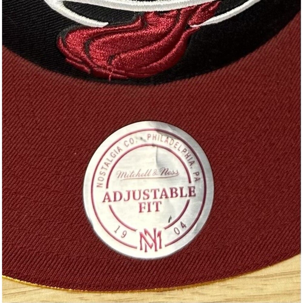 MENS MITCHELL & NESS NBA CORE BASIC SNAPBACK HEAT… - image 4